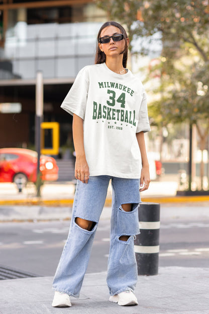 Customized Milwaukee Bucks Vintage Basketball Fan Sweatshirtt-Shirt