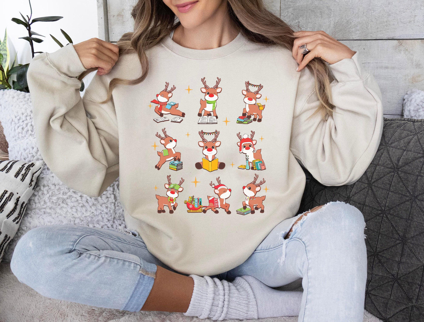 Cute Reindeer Reading Book Christmas Teacher Librarian Tee