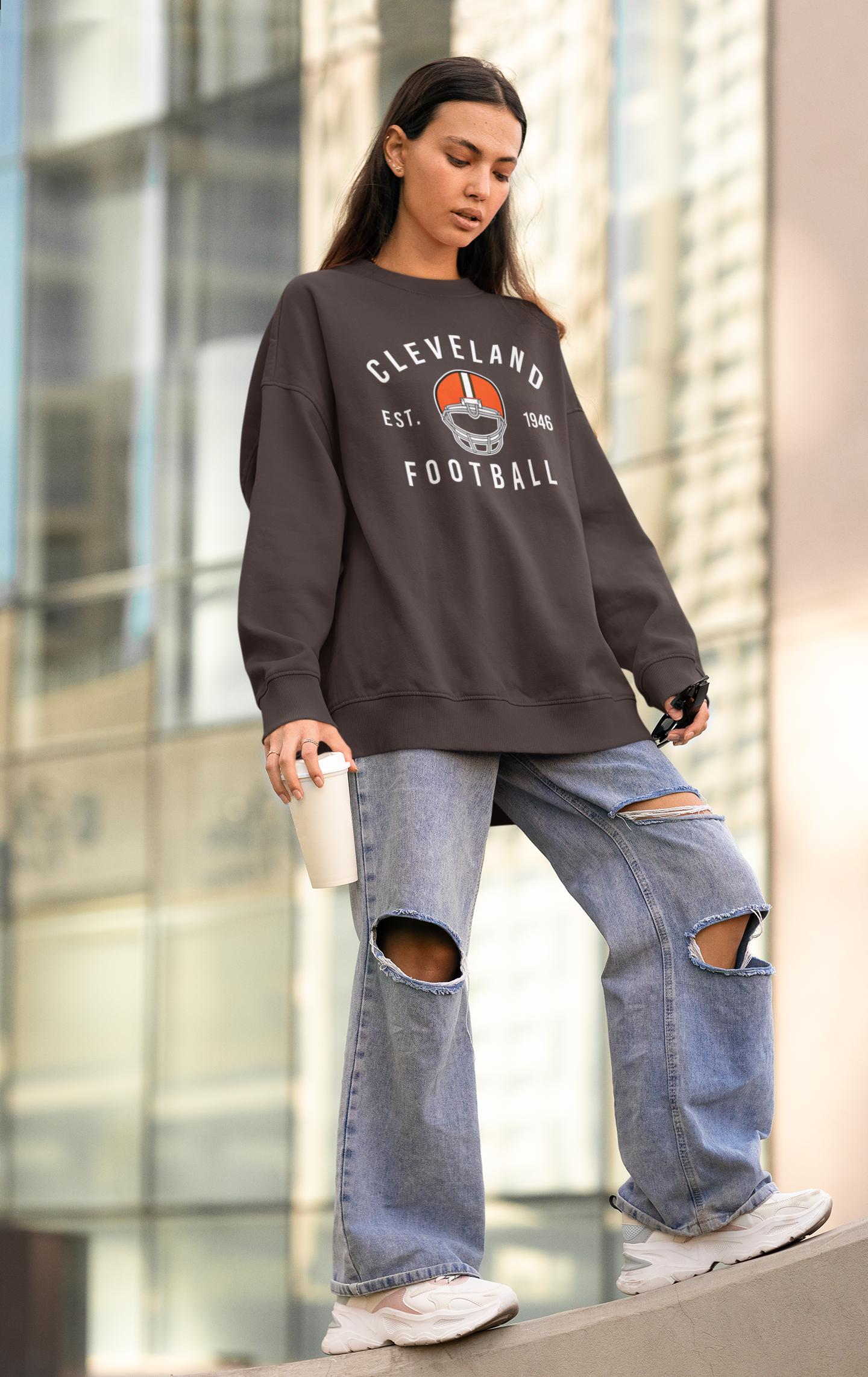 Cleveland Browns Football Crewneck Sweatshirt - Perfect Fan Gift T-Shirt