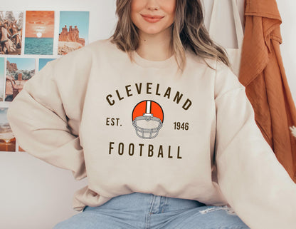 Cleveland Browns Football Crewneck Sweatshirt - Perfect Fan Gift T-Shirt