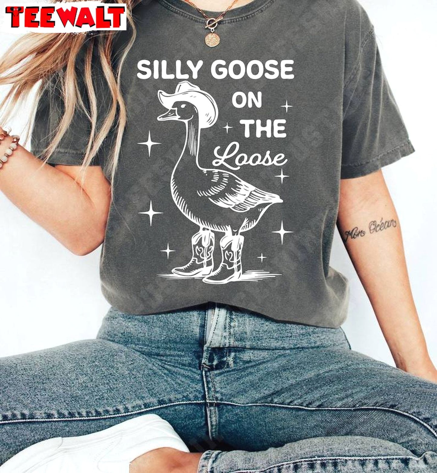 Funny Cowgirl Sweater, Trendy Silly Goose On The Loose