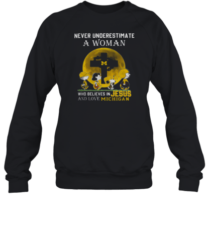 Peanuts Characters Never Underestimate A Woman Who Believes In Jesus And Loves Michigan Wolverines T-Shirt