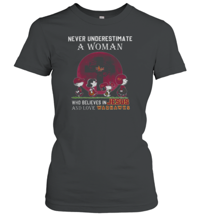 Peanuts Characters Never Underestimate A Woman Who Believes In Jesus And Loves ULM Warhawks T-Shirt