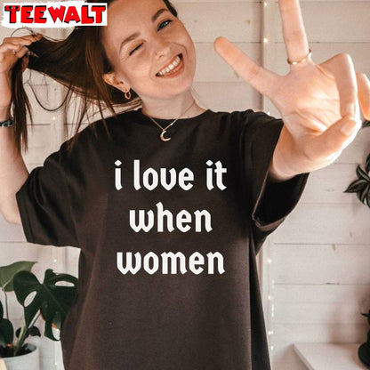 Trendy I Love It When Women Shirt, Lesbian Inspirational Unisex T Shirt Unisex Hoodie