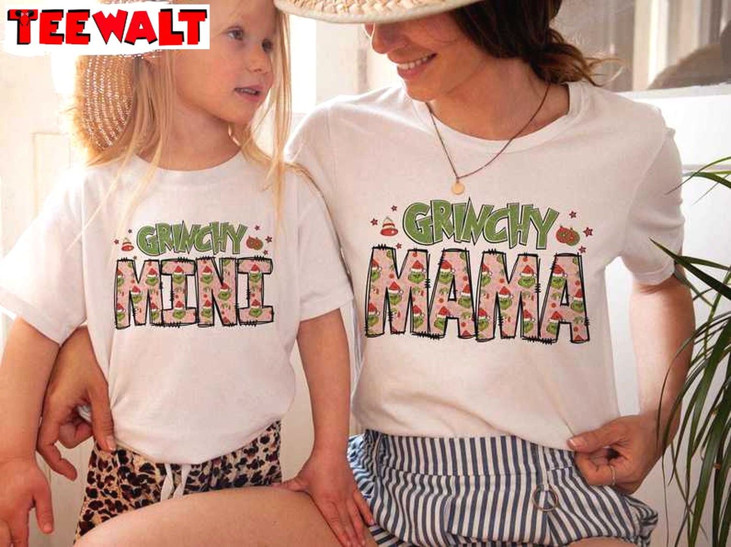 Retro Grichy Mama Mini Christmas T-shirt