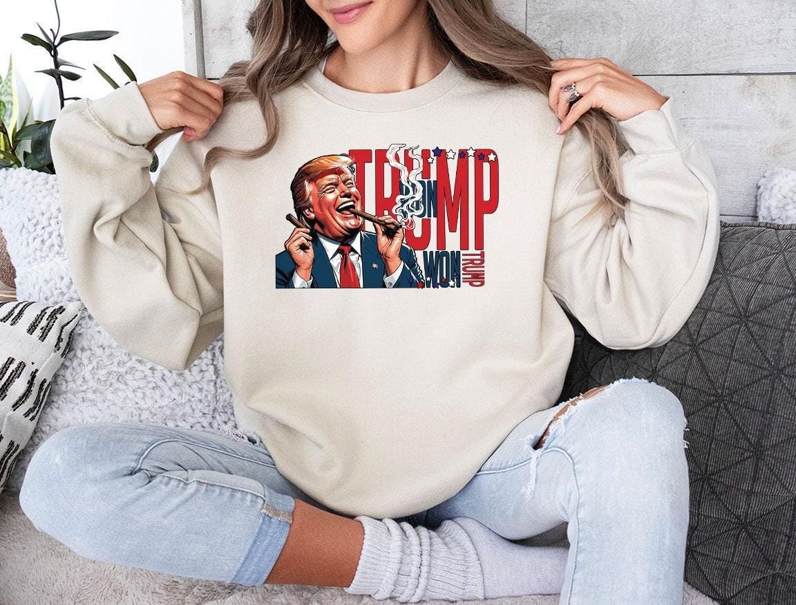 Trump Christmas - Funny President Trump Cartoon Shirt