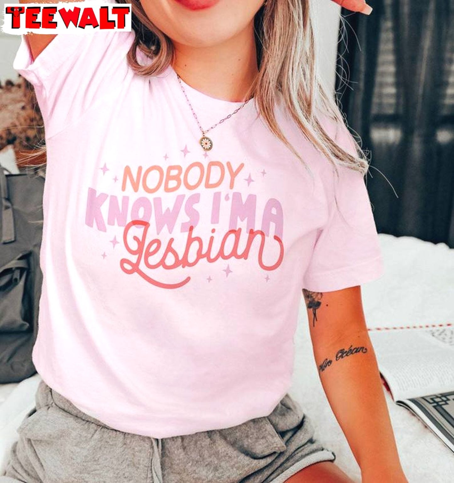 Limited Nobody Knows I'm A Lesbian T-shirt, Lgbtq Girls Who Love Girls Crewneck