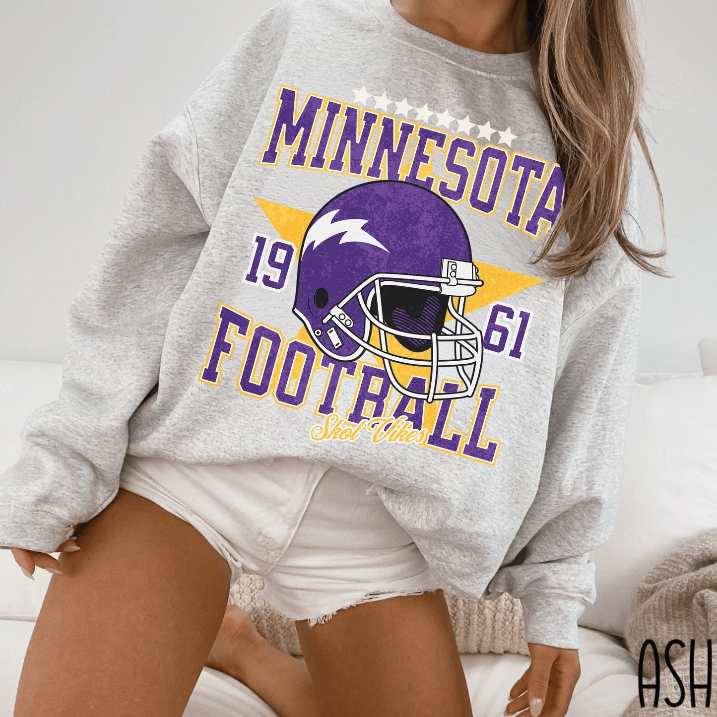 Minnesota Football Sweatshirt - Vintage Vikes Crewneck For Fans