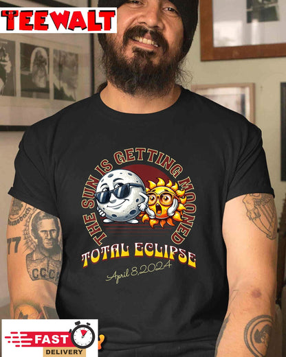 Total Solar Eclipse Chase 2024 Sun is Getting Mooned T-Shirt