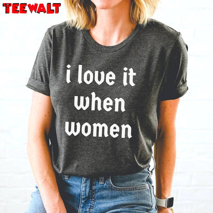 Trendy I Love It When Women Shirt, Lesbian Inspirational Unisex T Shirt Unisex Hoodie